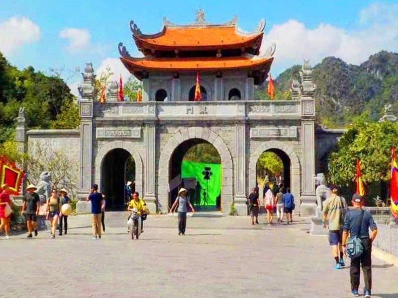 Hoa Lu - Trang An - Ninh  Binh 1 Day Tour